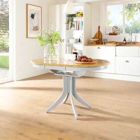 BOXED DESIGNER HUDSON ROUND PAINTED GREY AND OAK 90-120cm EXTENDING DINING TABLE (1 BOX)