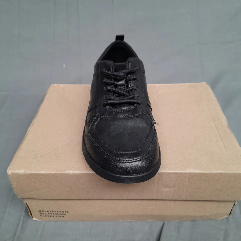 BOXED PAIR OF CLANKS SCAPE TRACK Y BLACK LEATHER SIZE UK 3 