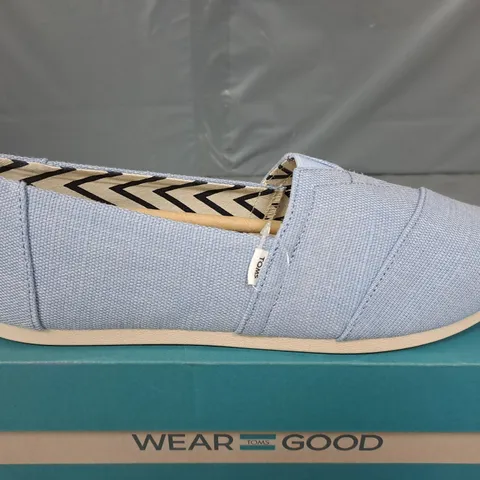 BOXED PAIR OF TOMS WOMENS ALPARGATA CLASSIC IN COOL BLUE HERITAGE CANVAS - 10