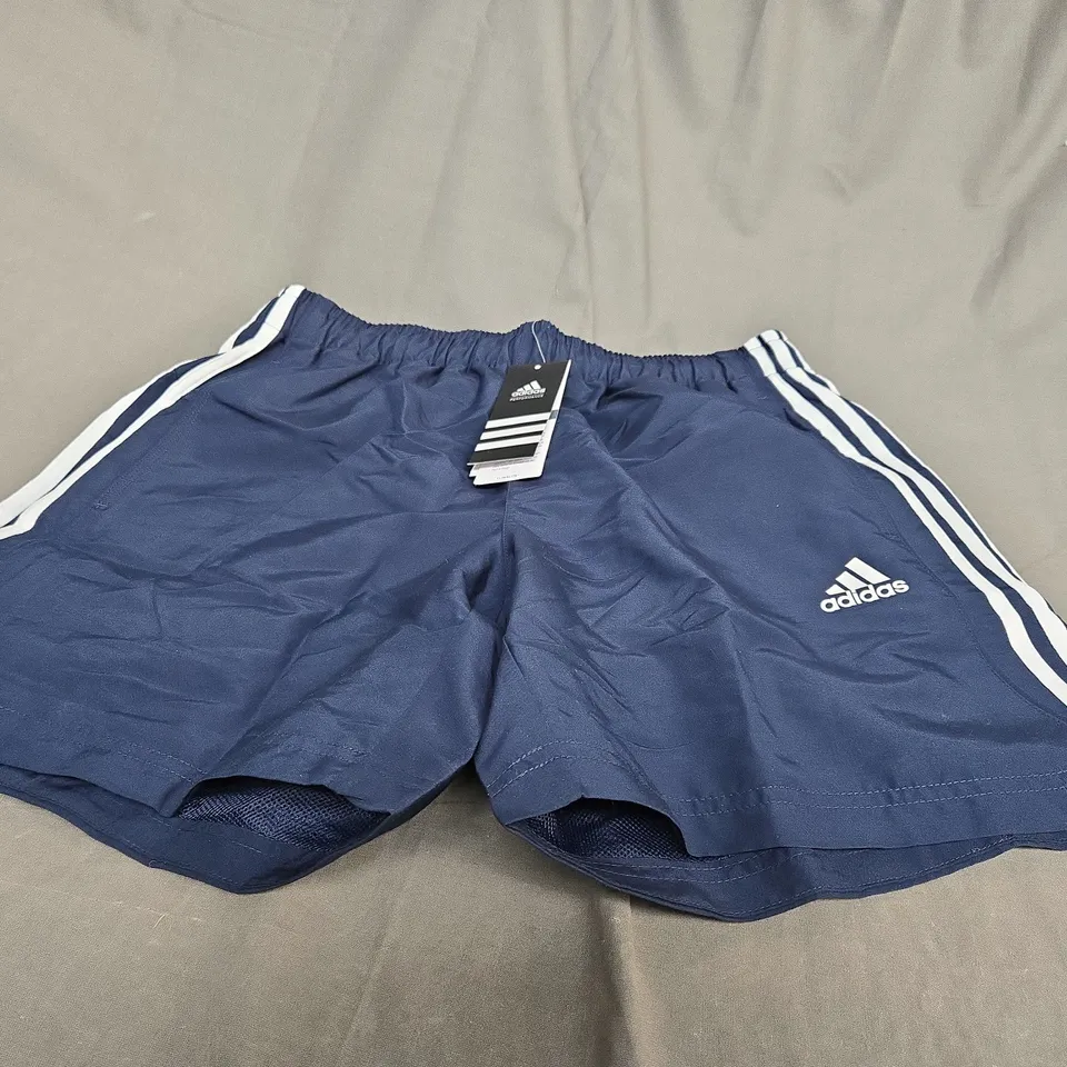 ADIDAS LOGO CASUAL SHORTS SIZE M