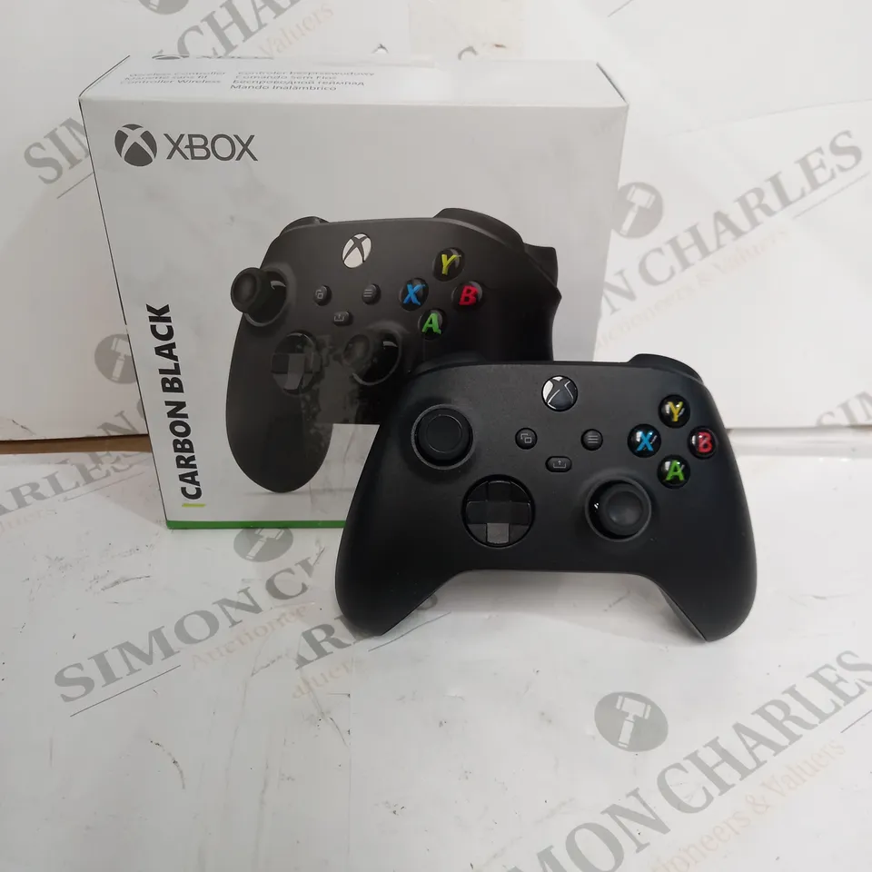 XBOX WIRELESS CONTROLLER IN CARBON BLACK