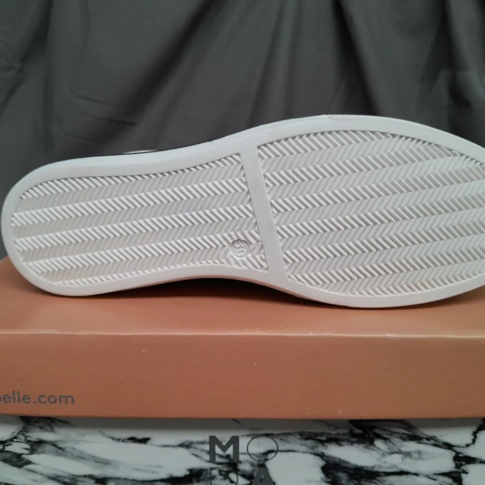 BOXED PAIR OF MODA IN PELLE ASTRIPE GREY LEATHER TRAINERS - SIZE 6