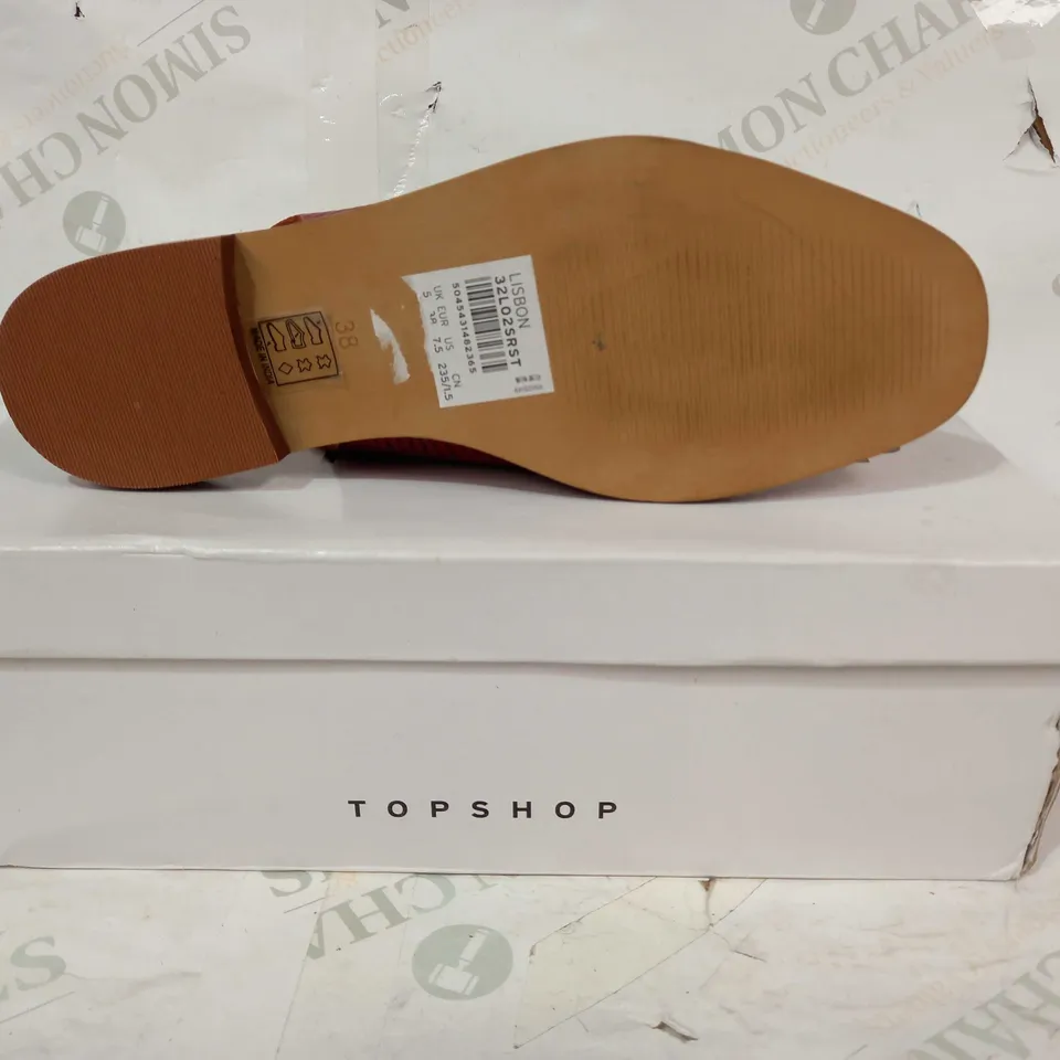 BOXED PAIR OF TOPSHOP LISBON SLIP ON SHOES IN RUST COLOUR WITH CHAIN UK SIZE 5