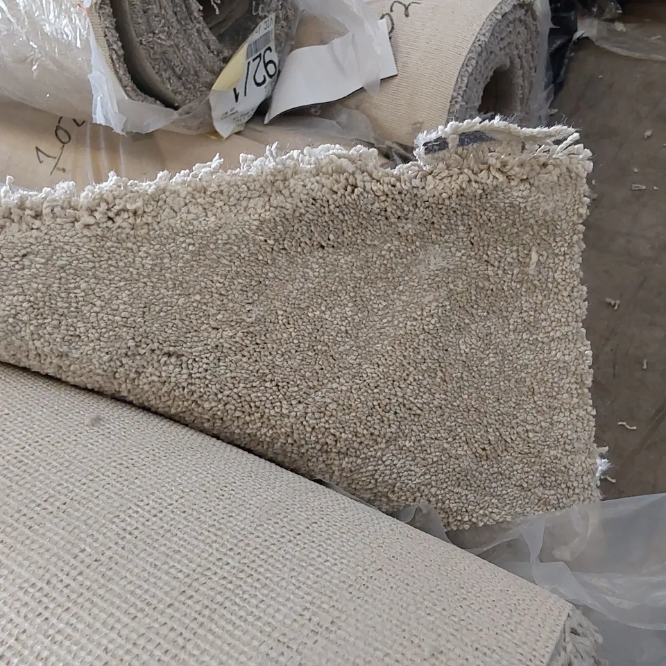 ROLL OF QUALITY ULTIMATE IMPRESSIONS PRECIOUS CARPET // SIZE: APPROX 4 X 3m