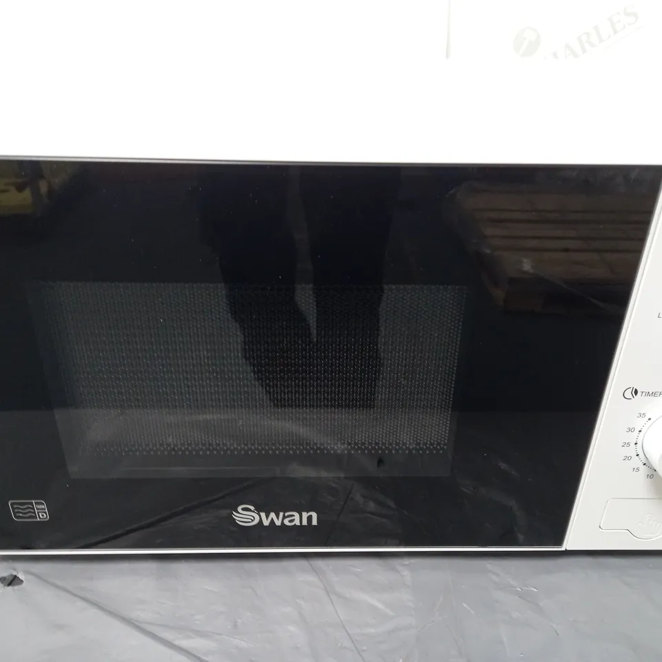 BOXED SWAN 20L 700W MANUAL MICROWAVE IN WHITE RRP £54