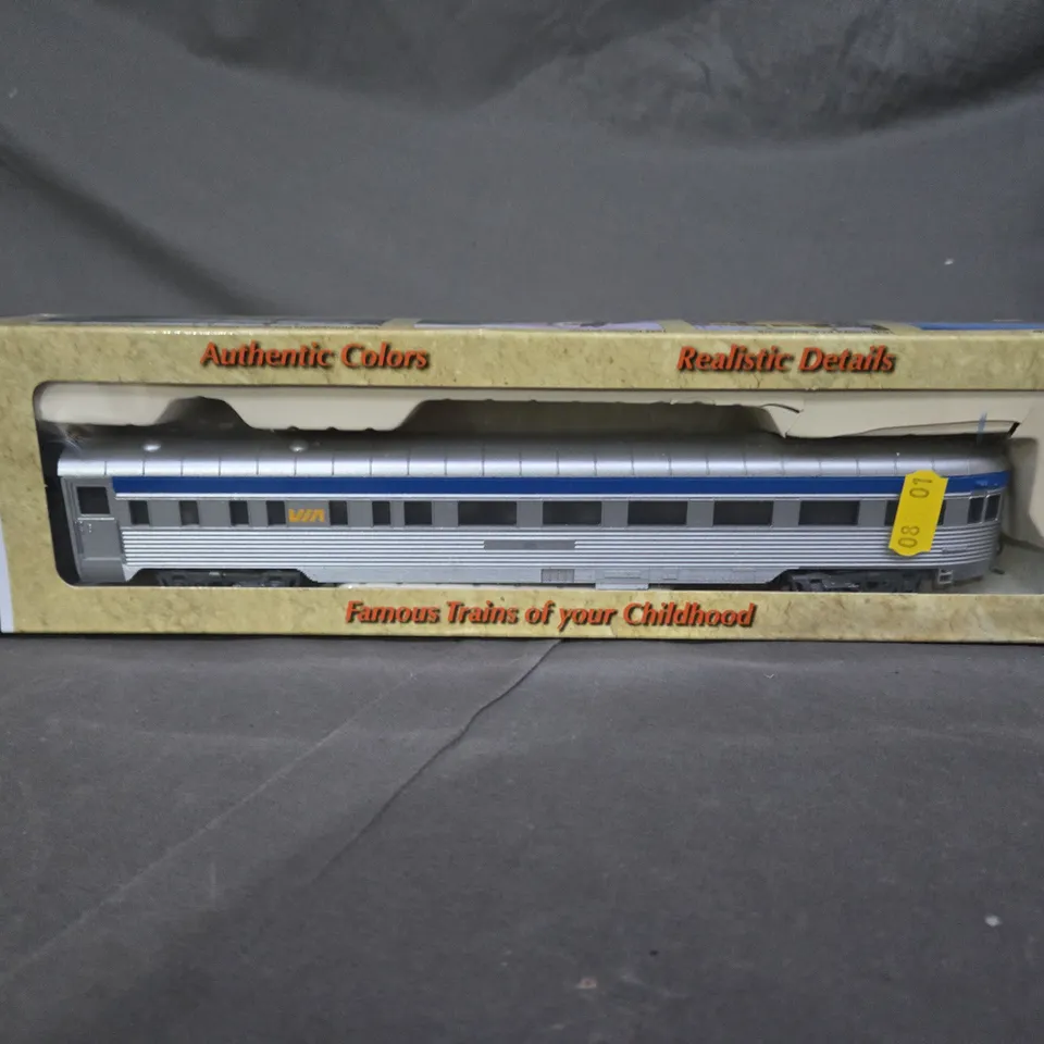 MODEL TRAINS - VIA SKYLINE 305