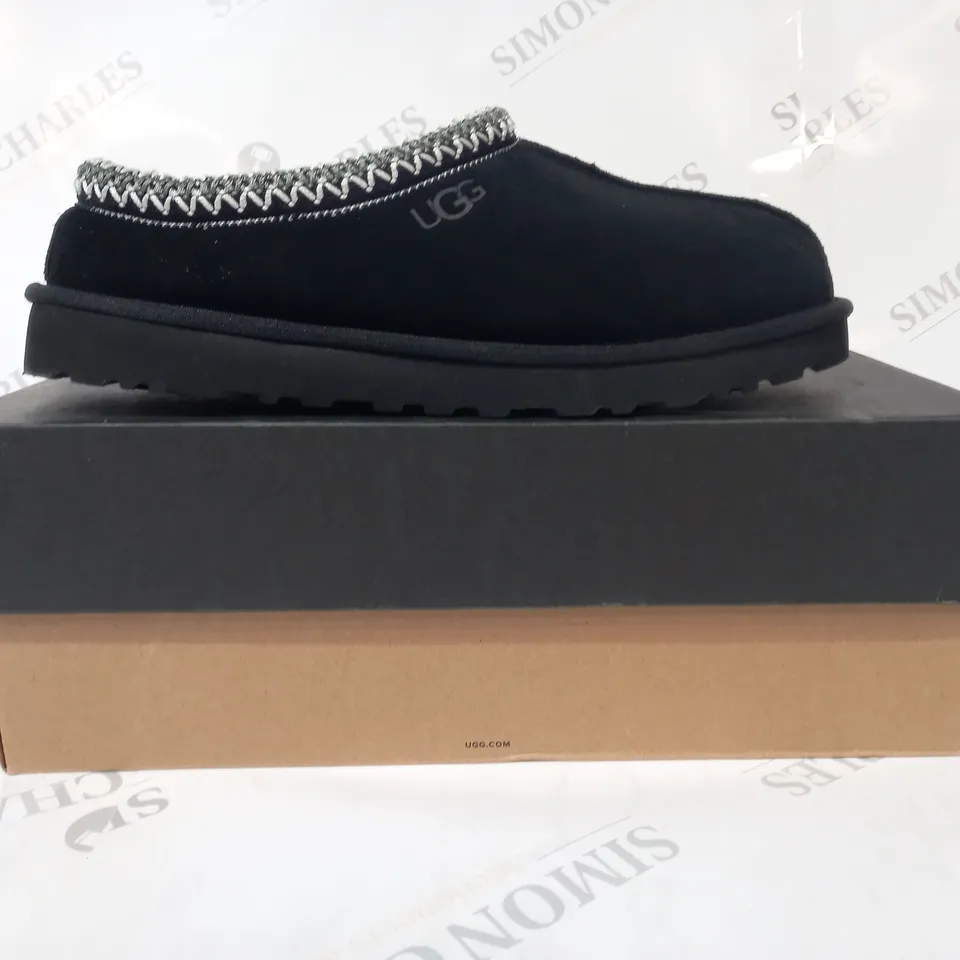 BOXED PAIR OF UGG TASMAN SHOES IN BLACK UK SIZE 8