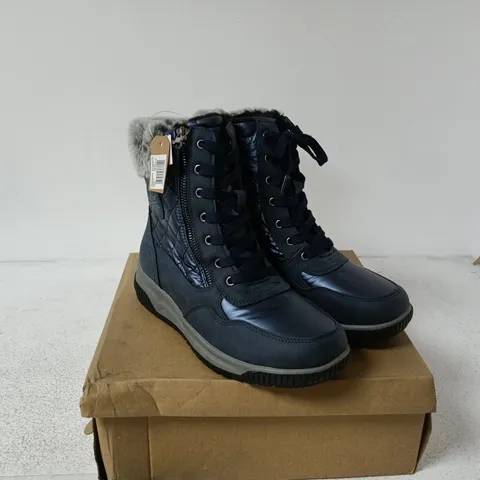 JO & JOE ST MORITZ BOOTS NAVY SIZE 5 BOXED