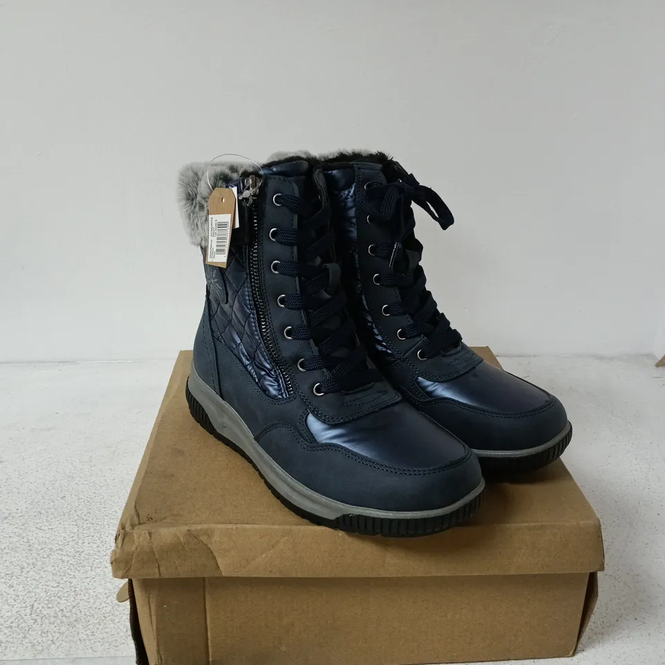 JO & JOE ST MORITZ BOOTS NAVY SIZE 5 BOXED