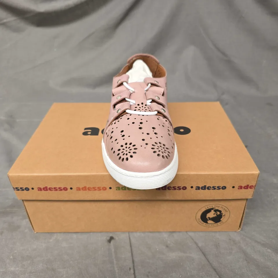 BOXED PAIR OF ADESSO FLORAL PINHOLE TRAINERS - 6