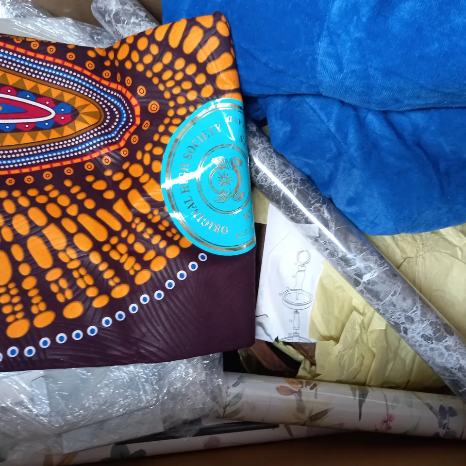 BOX OF APPROXIMATELY 20 ASSORTED HOUSEHOLD ITEMS TO INCLUDE HAPPY BABY EARMUFFS, CASTOR CUPS, ETC