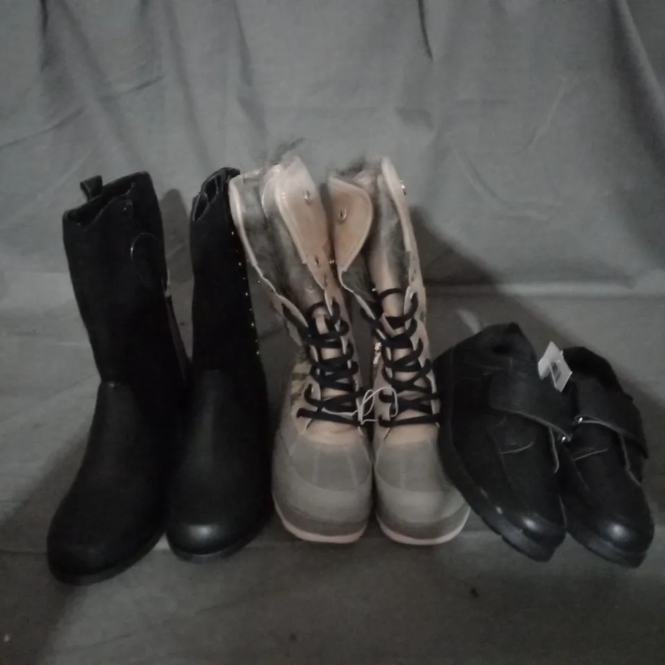 APPROXIMATELY 10 PAIRS OF ASSORTED KIDS SHOES IN VARIOUS STYLES AND SIZES 