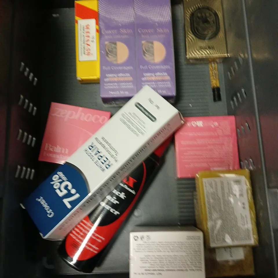 APPROXIMATELY 20 ASSORTED HEALTH & BEAUTY PRODUCTS TO INCLUDE GIVE ME BLONDE SHOT, TONI&GUY SHAMPOO, CERAVE MOISTURISING CREAM, ETC