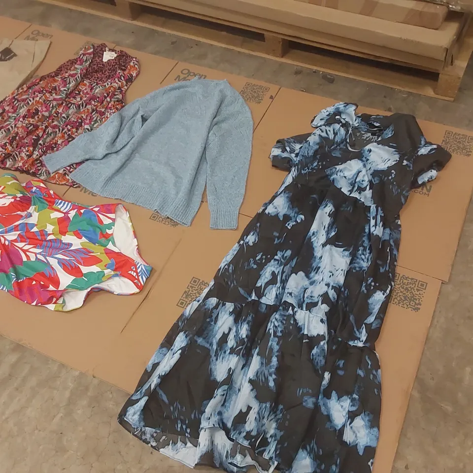 PALLET CONTAINING APPROXIMATELY 600X BRAND NEW ASSORTED DESIGNER CLOTHING ITEMS INCLUDING: JD WILLIAMS DRESS, JD WILLIAMS TROUSERS, JULIPA DRESS ECT