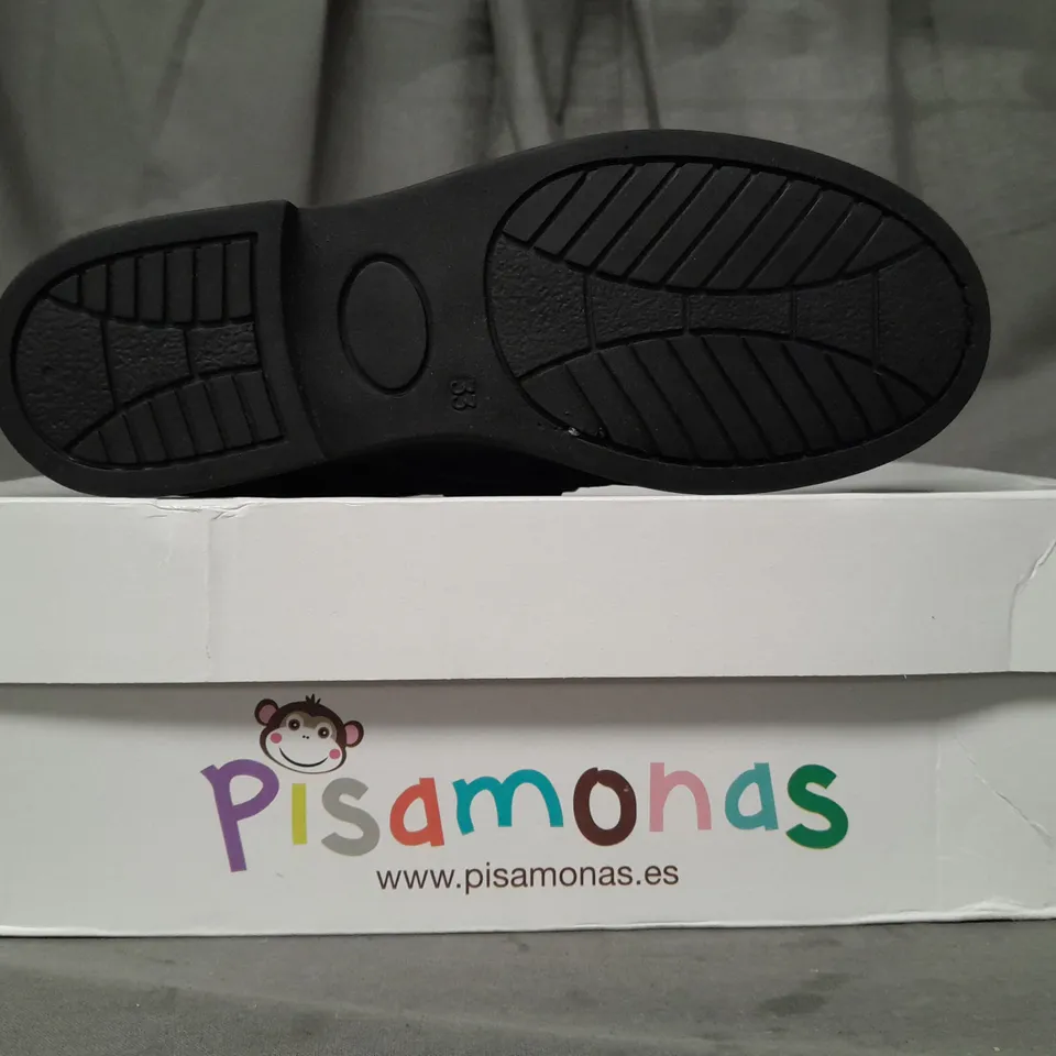 BOXED PAIR OF PISAMONAS KIDS SHOES IN BLACK EU SIZE 33