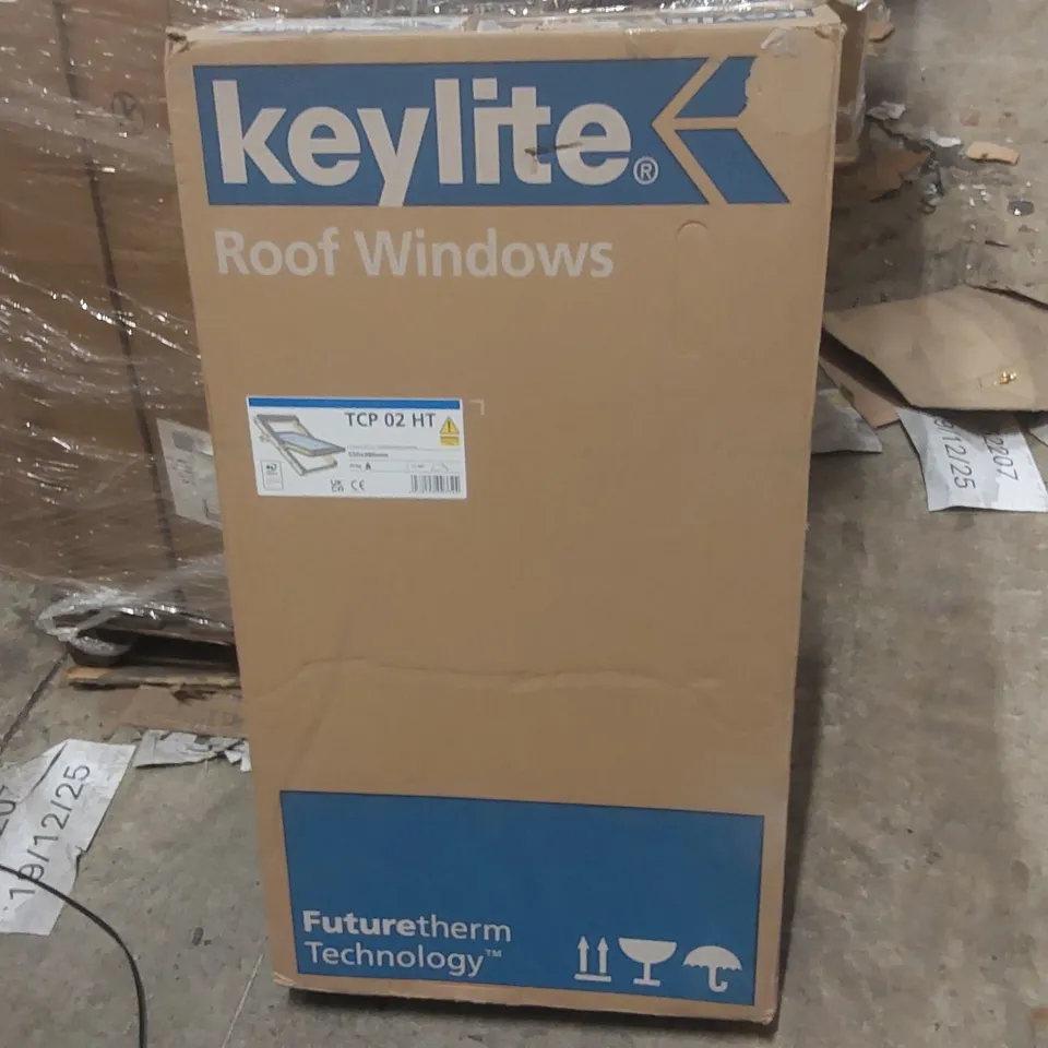 BOXED KEYLITE PINE CENTRE PIVOT 550X980 HI-THERM ROOF WINDOW