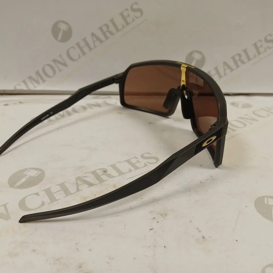 OAKLEY SUTRO CARBON MEN'S SUNGLASSES WITH CASE 