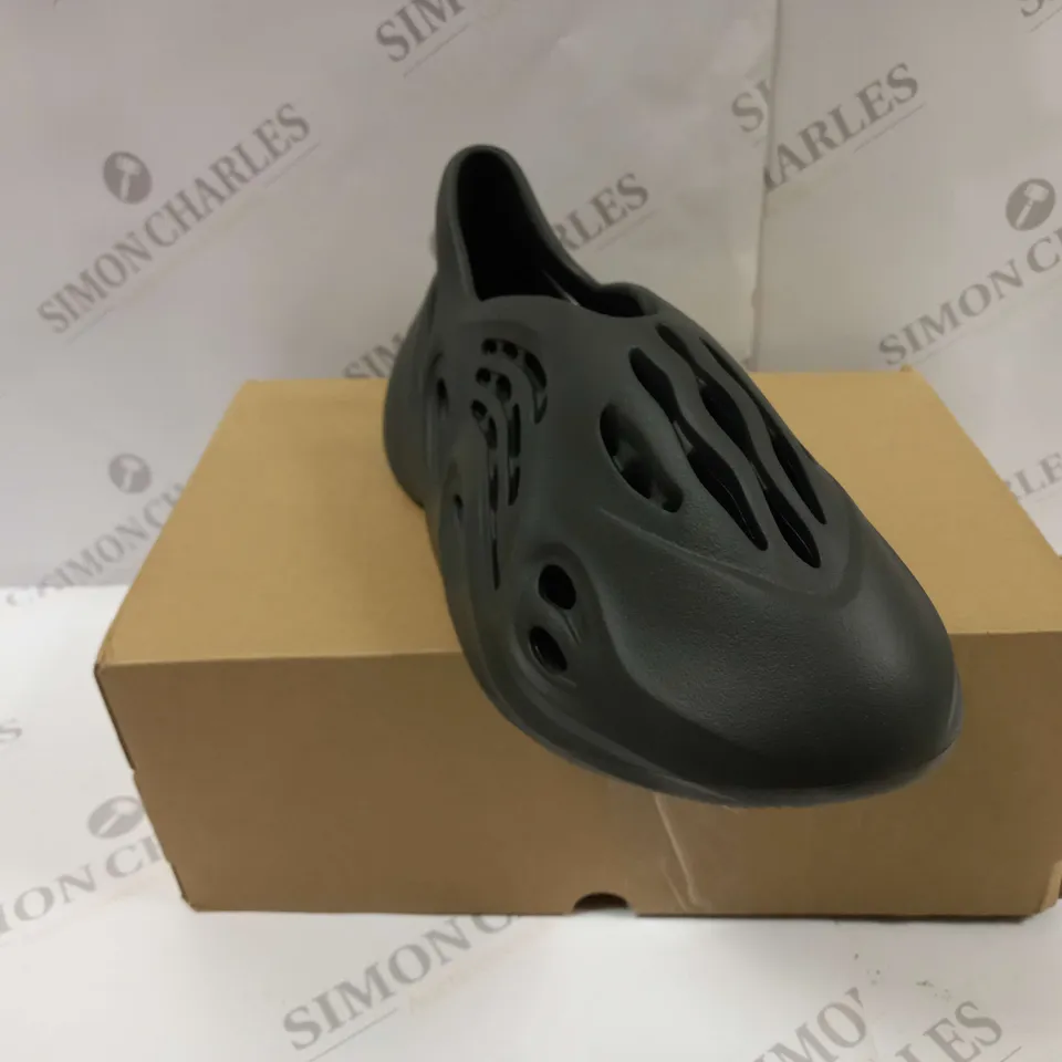 BOXED PAIR OF ADIDAS YZY FOAM RNR SHOES UK SIZE 11