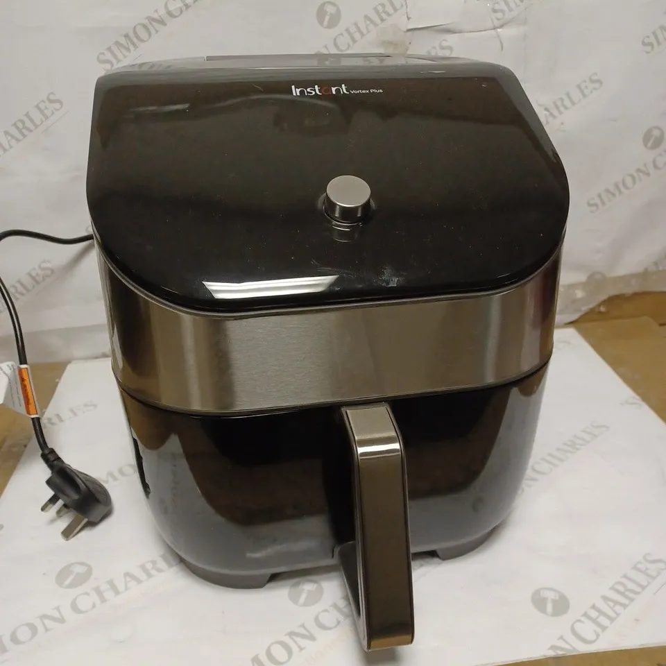 INSTANT VORTEX PLUS WITH CLEARCOOK DIGITAL HEALTH AIR FRYER