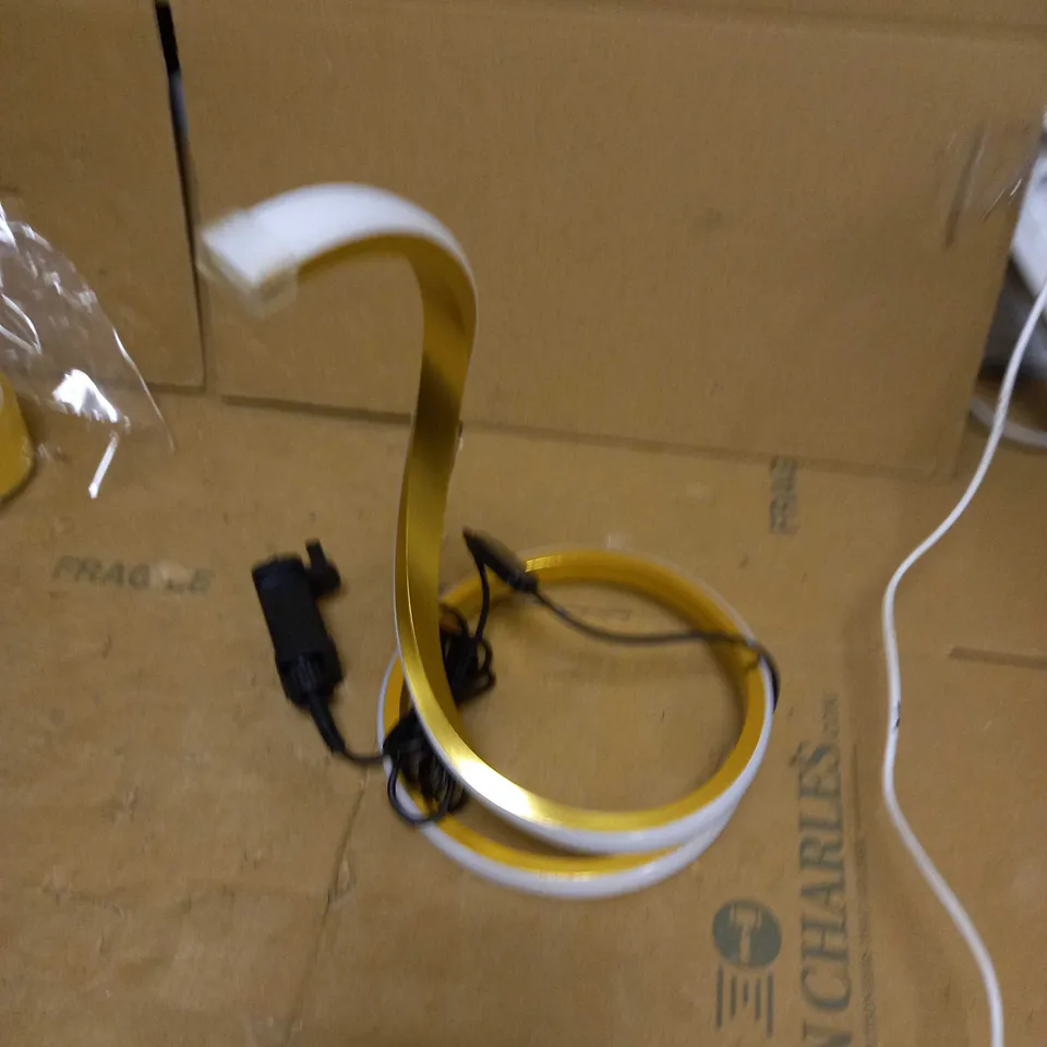 NUÜR SPIRAL TABLE LAMP 