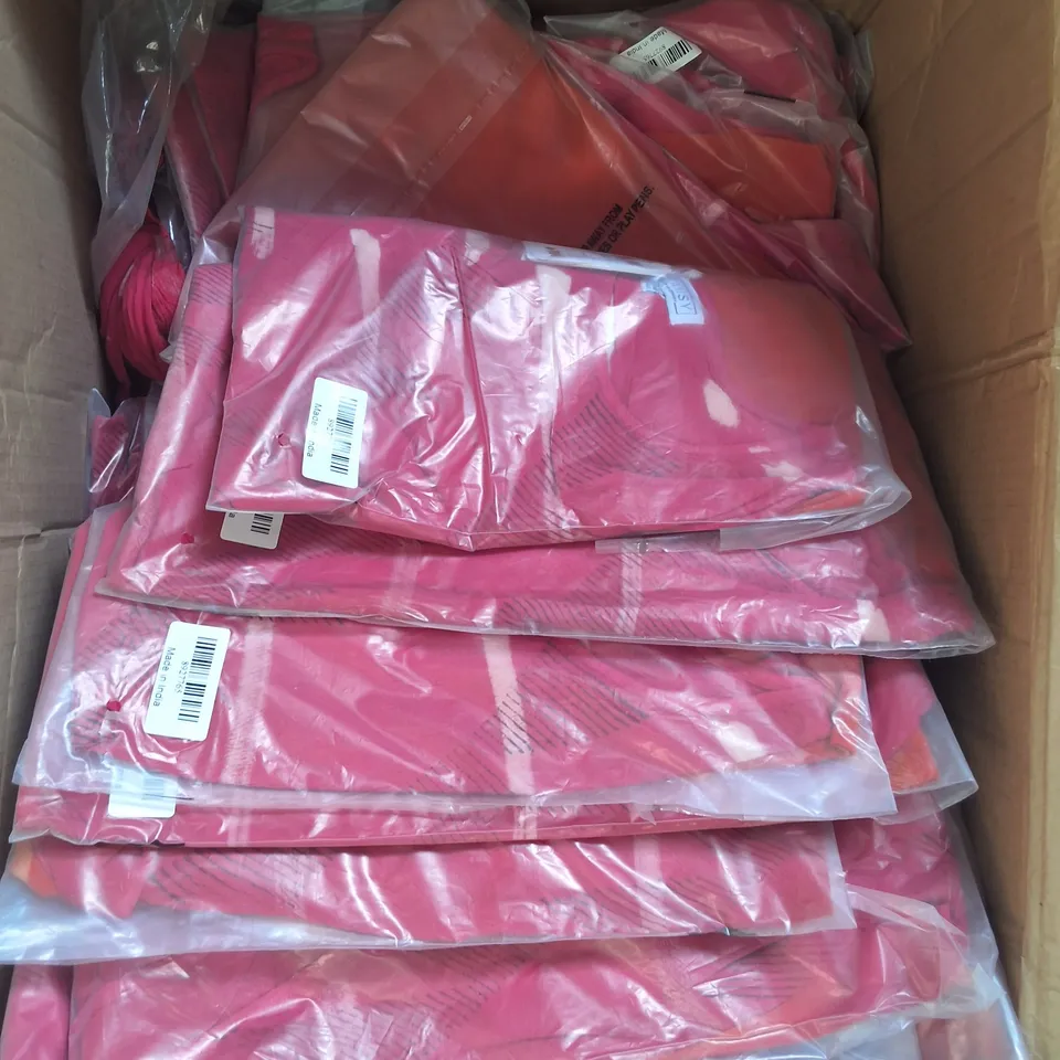 APPROXIMATELY 20 ASSORTED TAMSY CLOTHING ITEMS VARIOUS SIZES & STYLES TO INCLUDE JACKETS & TOPS