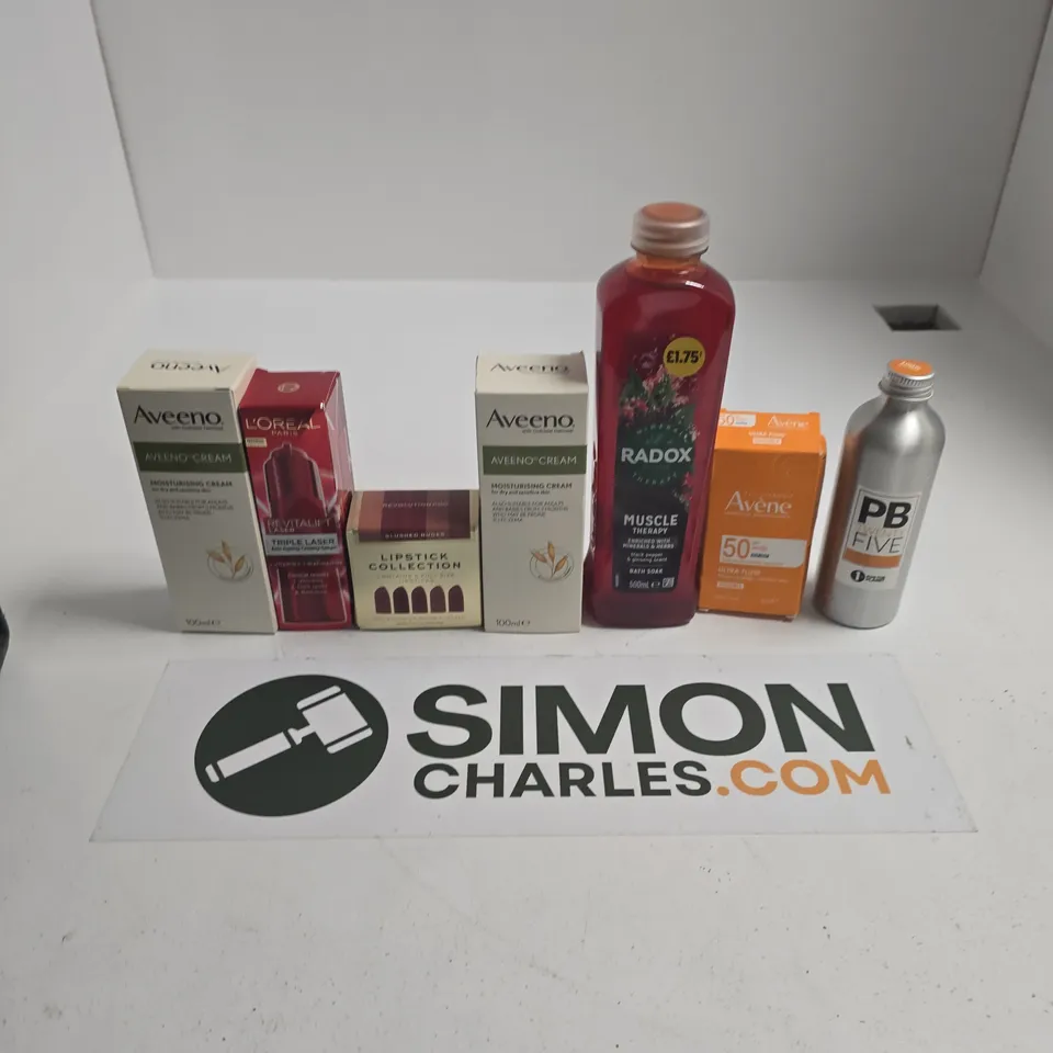 APPROXIMATELY 15 ASSORTED HEALTH & BEAUTY PRODUCTS TO INCLUDE RADOX MUSCLE THERAPY, AVEENO CREAM, AVENE ULTRA FLUID, ETC - COLLECTION ONLY