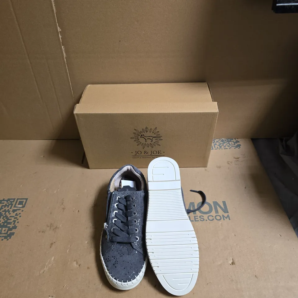 JO & JOE GREY SUEDE LACE-UP SNEAKERS WITH SIDE ZIP – WOMEN'S FOOTWEAR - UK SIZE 4