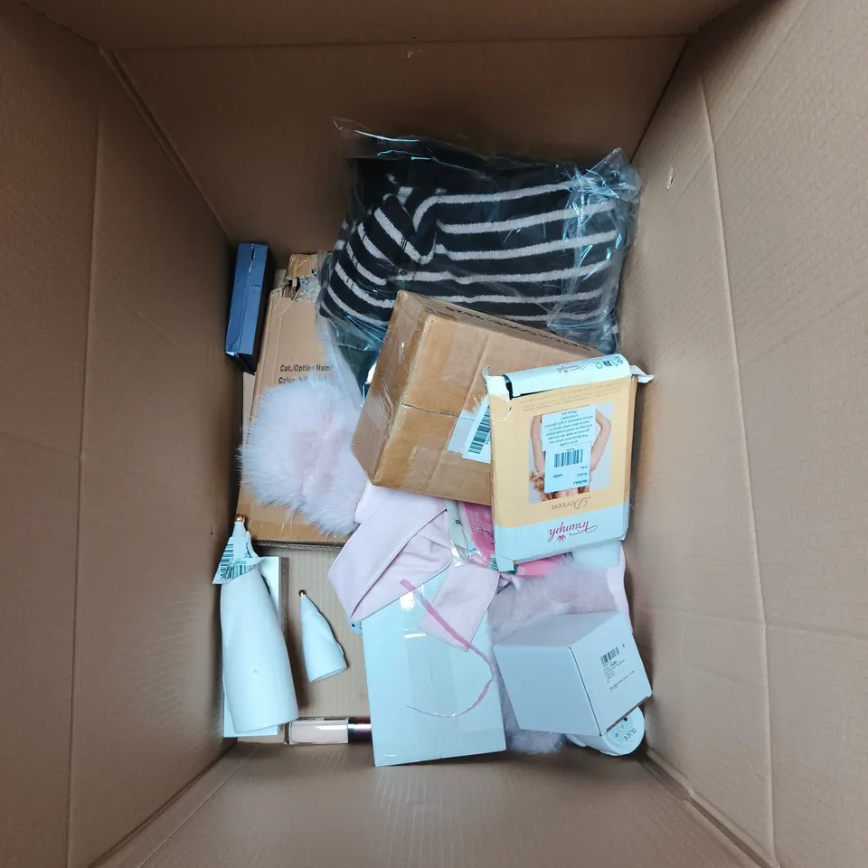 BOX OF APPROXIMATELY 8 ASSORTED ITEMS TO INCLUDE: DISNEY MIRROR AND SANTAS TELEVISION