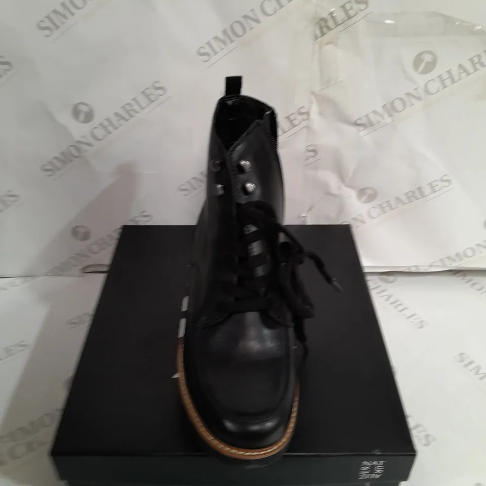 BOXED NATURALIZER ZIPPED BLACK BOOTS SIZE 7