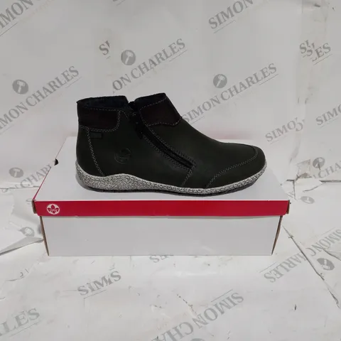 BXOXED RIEKER FLEECE LINED BOOTS SIZE 40