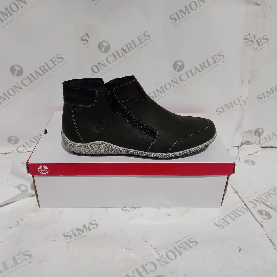 BXOXED RIEKER FLEECE LINED BOOTS SIZE 40