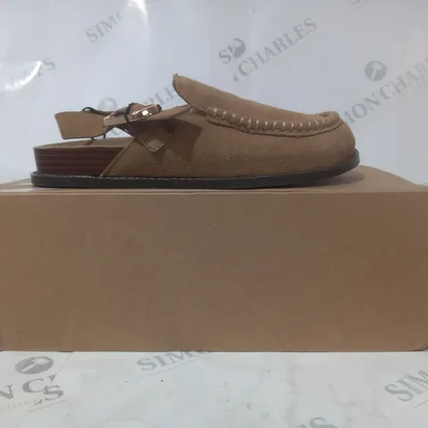 BOXED PAIR OF ZARA FLAT SHOES IN SAND UK SIZE 5