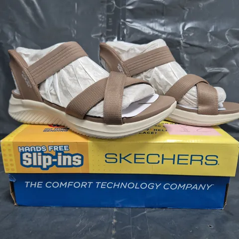 BOXED PAIR OF SKECHERS ULTRA FLEX OPEN TOE SANDALS IN MOCCA SIZE 8