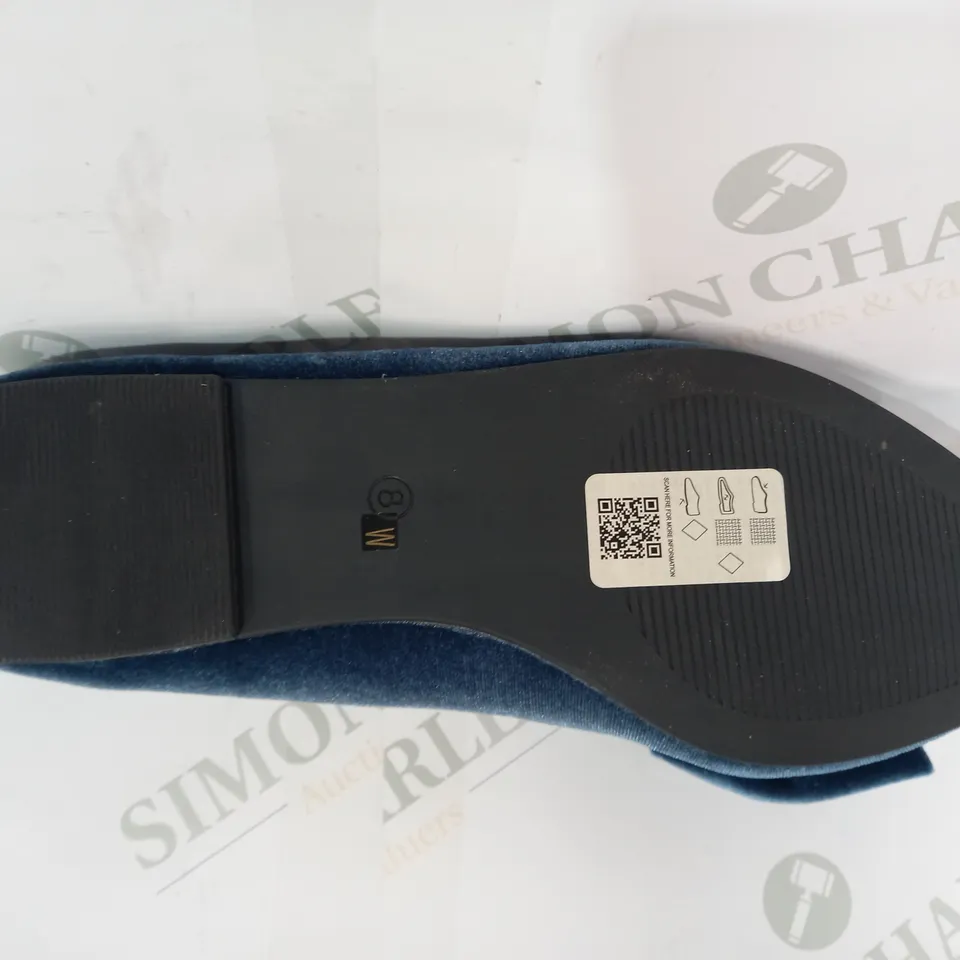 BOXED PAIR OF ASOS DESIGN WIDE FIT LAKE BOW POINTED TOE FLAT SHOES IN BLUE VELVET UK SIZE 8