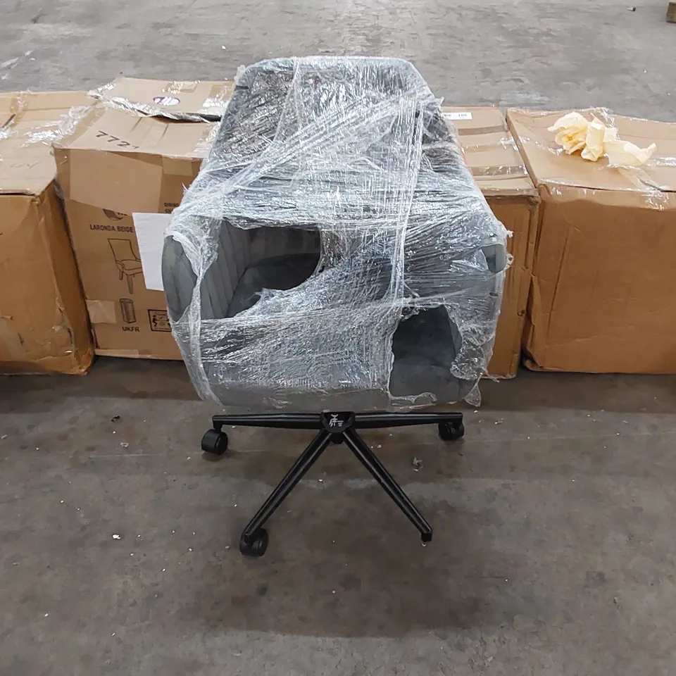 CORDELIA VELVET DESK CHAIR GREY // MISSING 1 WHEEL (1 ITEM)