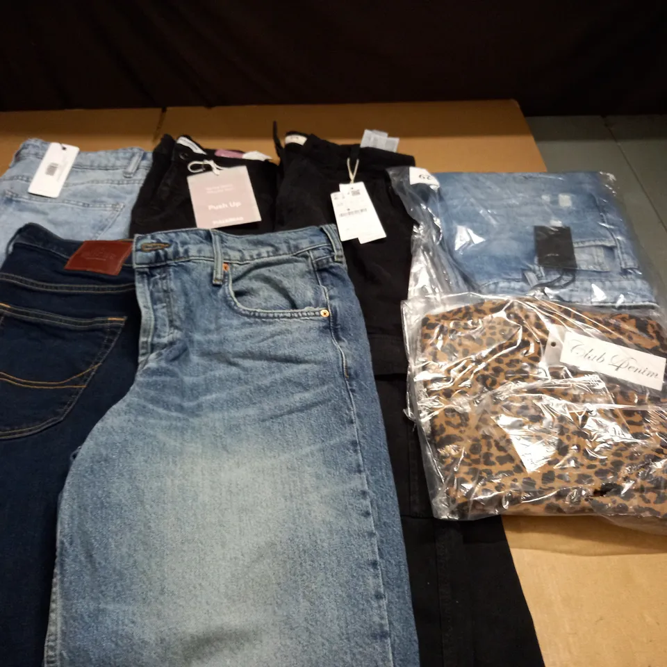LOT OF 7 ASSORTED PAIRS OF JEANS IN VARIOUS SIZES