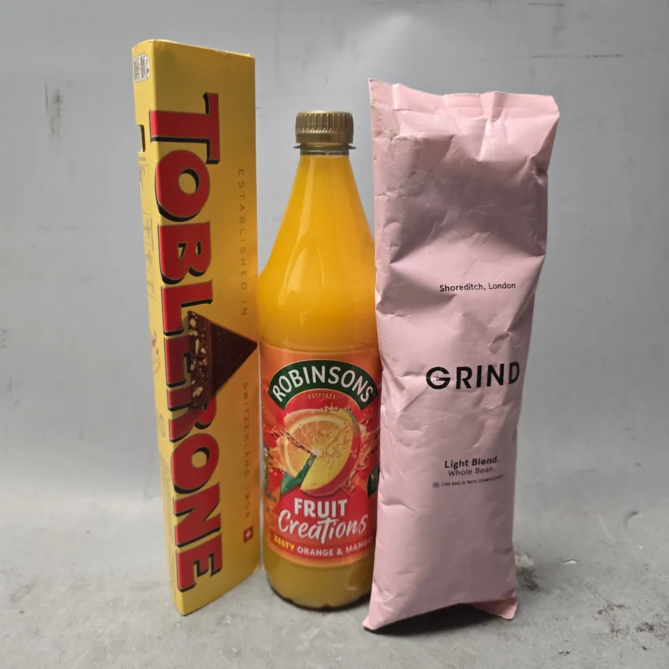 APPROXIMATELY 7 ASSORTED FOOD & DRINK ITEMS TO INCLUDE - ROBINSON FRUIT CREATIONS , TOBLERONE , GRIND LIGHT BLEND ETC
