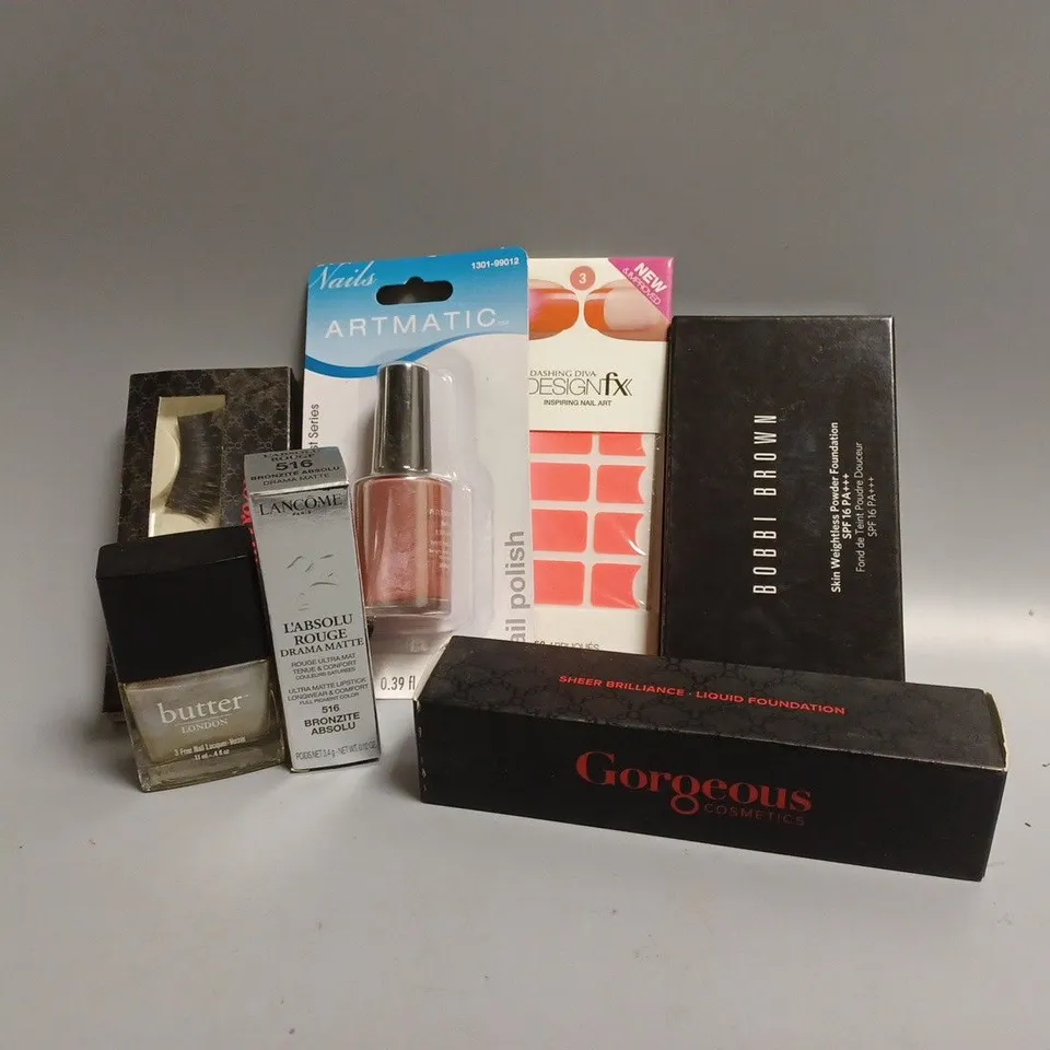 APPROXIMATELY 30 ASSORTED COSMETICS TO INCLUDE GORGEOUS LIQUID FOUNDATION, BOBBI BROWN POWDER FOUNDATION, LANCOME LIPSTICK, BUTTER NAIL LACQUER, DASHING DIVA NAIL ART