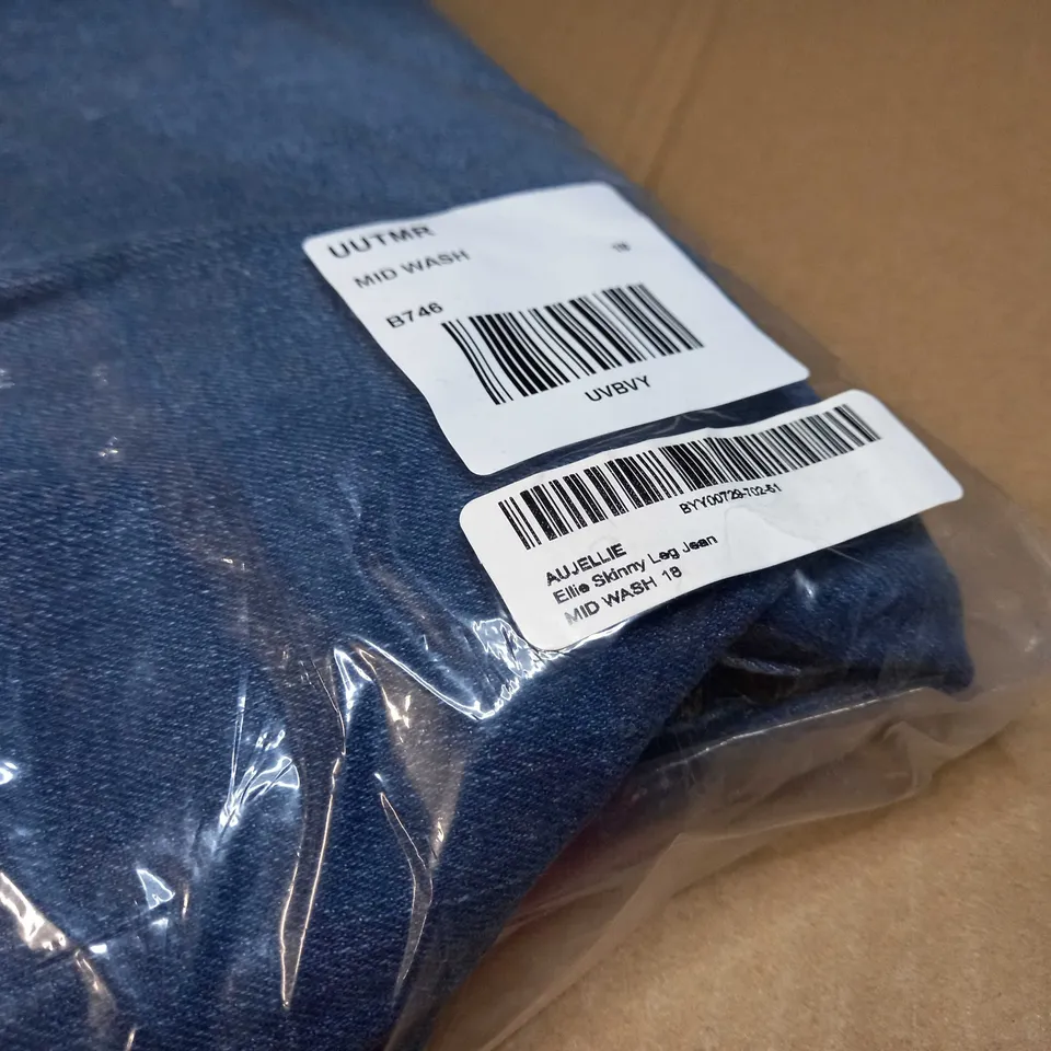 PACKAGED ELLIE SKINNY LEG MID WASH JEAN - SIZE 18