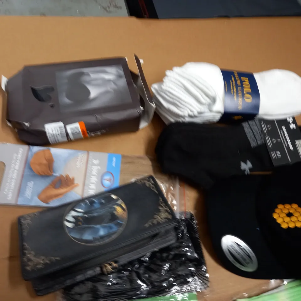 LOT OF ASSORTED CLOTHING ACCESSORIES TO INCLUDE SOCKS, BAGS AND BELTS