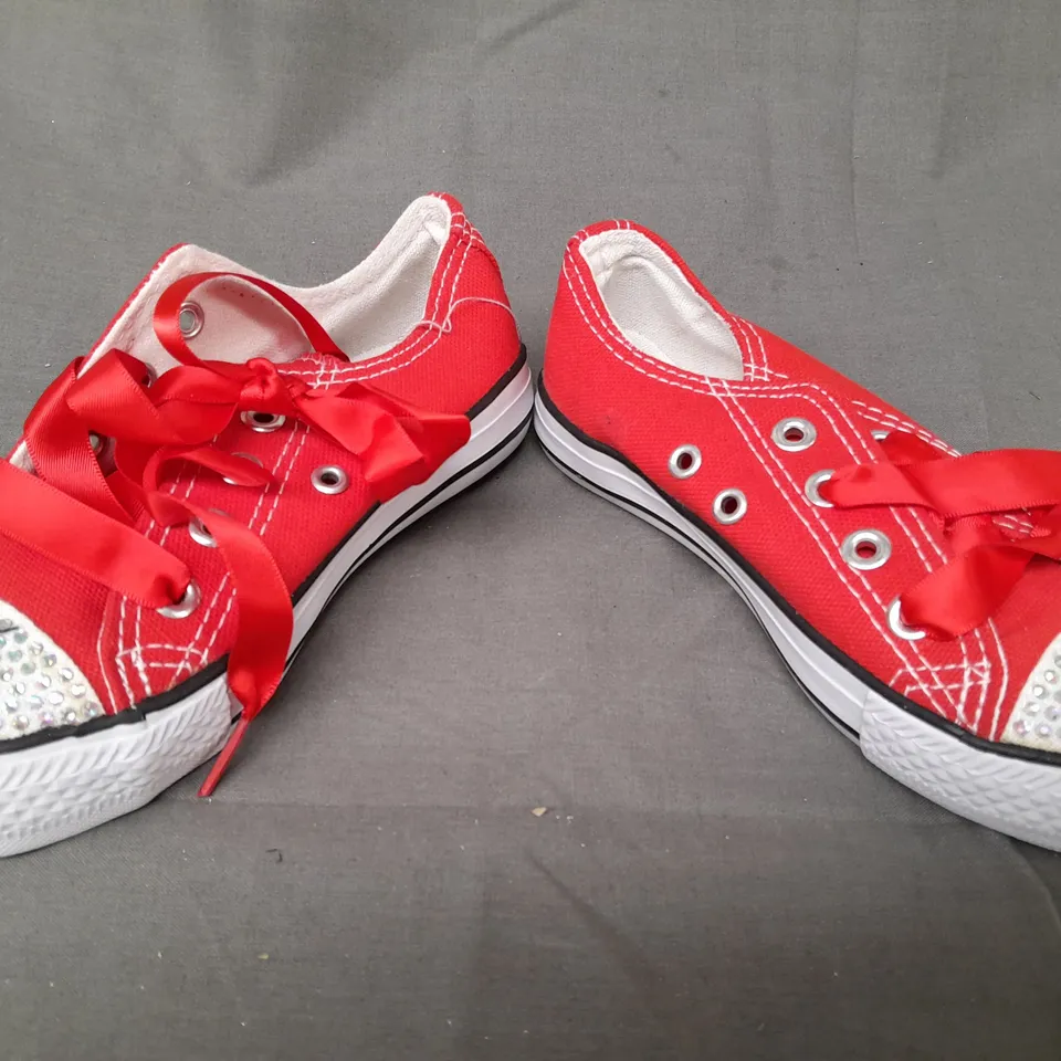 BOX OF APPROXIMATELY 10 PAIRS OF DESIGNER SHOES IN RED W. JEWEL EFFECT - VARIOUS SIZES