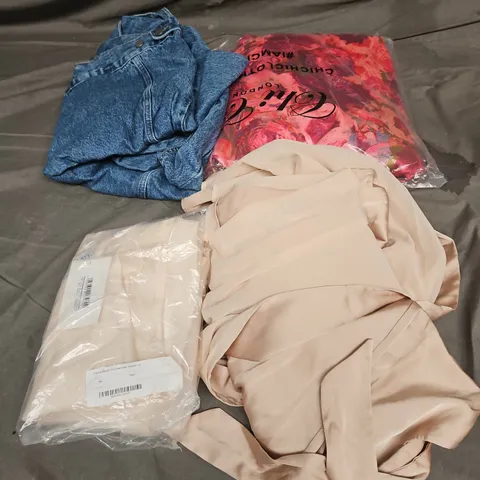 APPROXIMATELY 20 ASSORTED CLOTHING ITEMS IN VARIOUS STYLES AND SIZES 