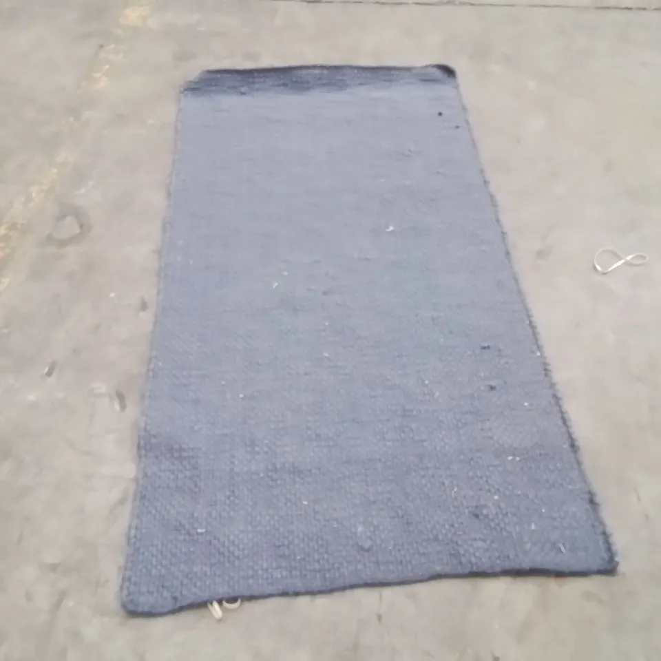 QUALITY DESIGNER AREA RUG - APPROXIMATELY 160X90CM