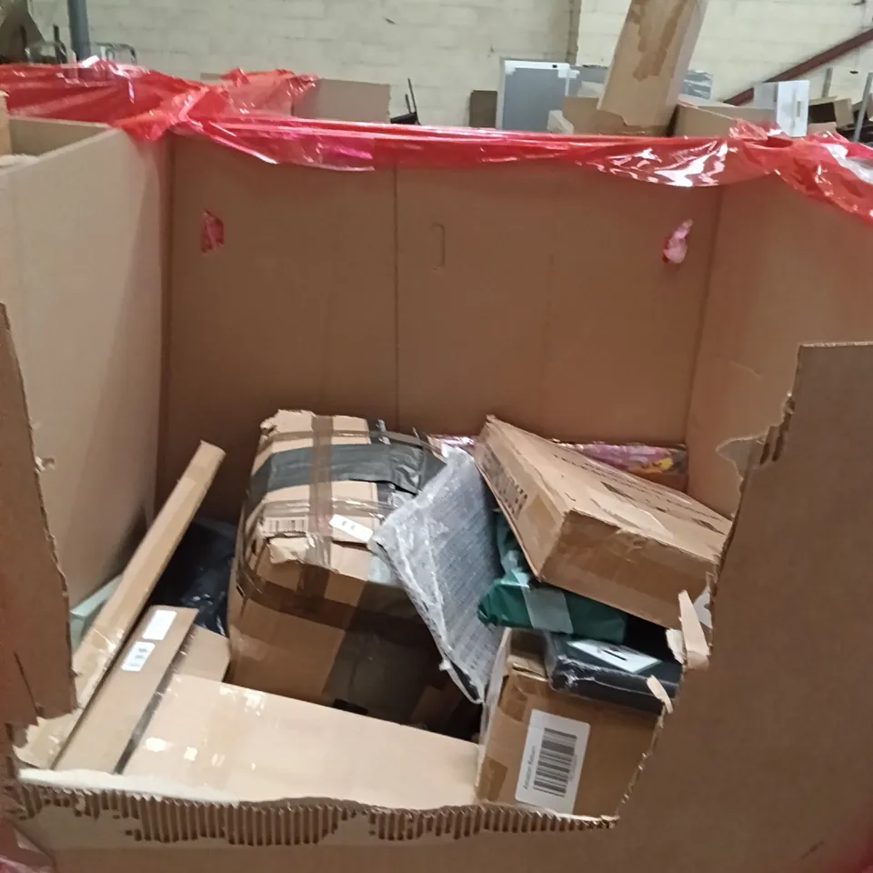 PALLET OF ASSORTED HOUSEHOLD GOODS AND PRODUCTS TO INCLUDE; PLASTIC MOULDING,CONVEX MIRROR,CLOUD PLAY MATT