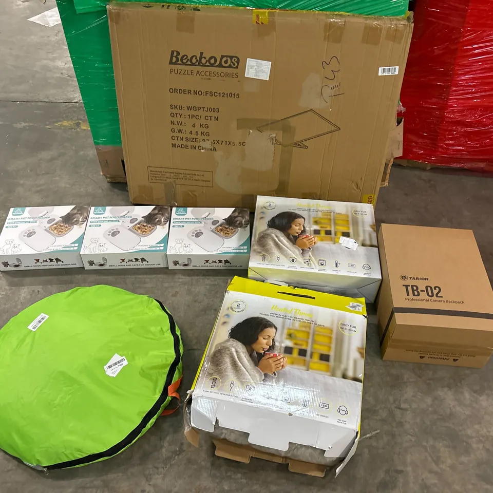 PALLET OF ASSORTED CONSUMER PRODUCTS TO INCLUDE: HEATED BLANKETS, SMART PET FOOD FEEDERS, POP UP TENT, PROFESSIONAL CAMERA BACKPACK ECT