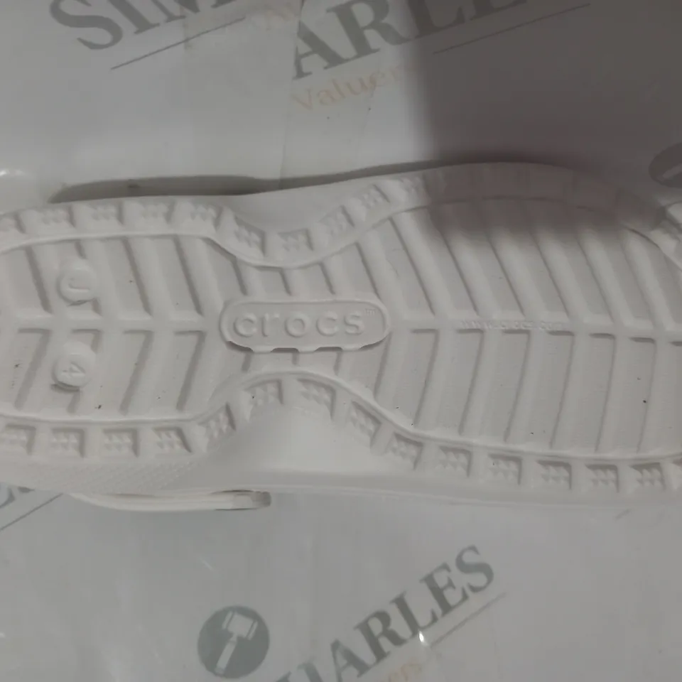PAIR OF CROCS CLASSIC KIDS LINED CLOGS IN WHITE UK SIZE J4