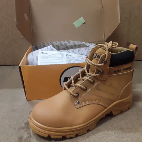 BOXED BLACK HAMMER WORK WEAR BOOTS - UK 9 BROWN