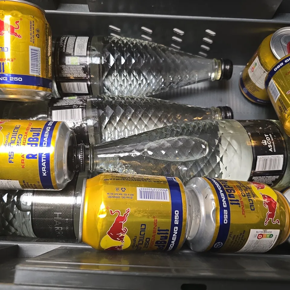 APPROXIMATELY 8 ASSORTED DRINKS ITEMS TO INCLUDE - HARROGATE SPRING WATER , RED BULL KRATINGDAENG 250 
