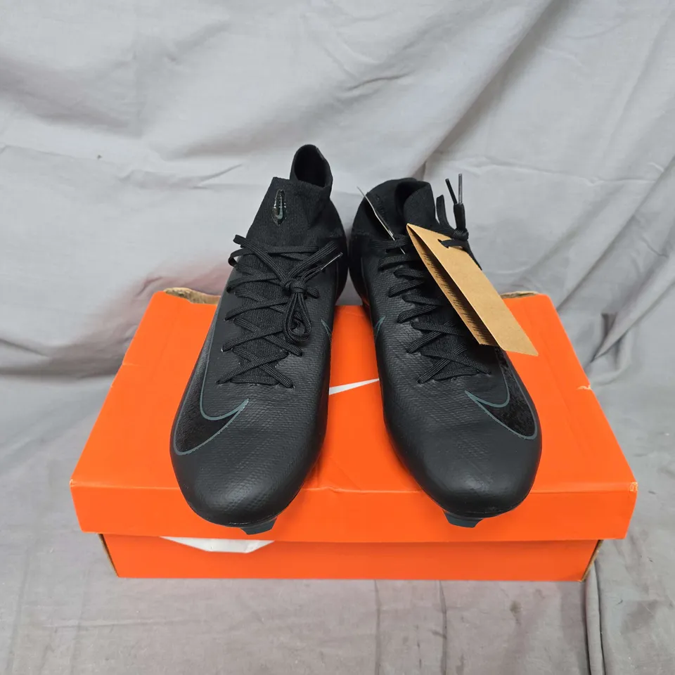 BOXED PAIR OF NIKE MERCURIALS PRO IN BLACK - UK 9.5