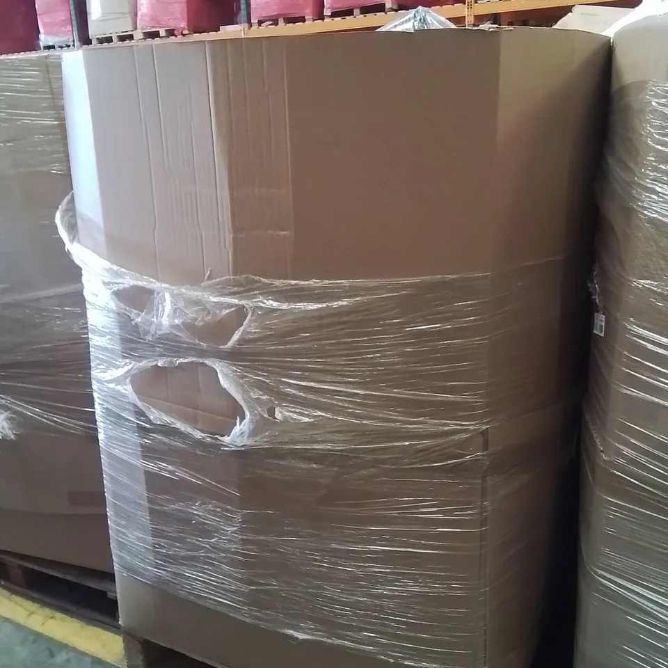 PALLET TO CONTAIN A LARGE ASSORTMENT OF PILLOWS AND CUSHIONS // BRANDS MAY VARY
